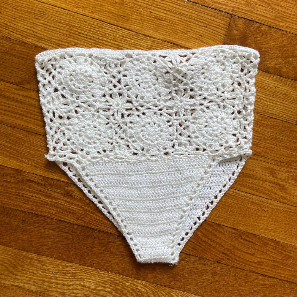 WHITE CROCHET BIKINI BOTTOMS